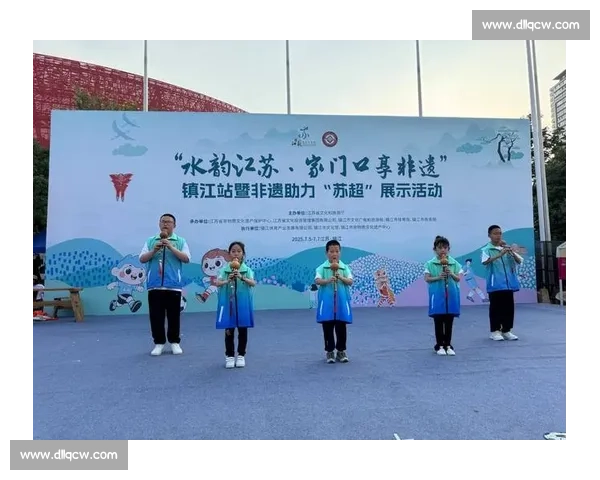 志愿者的 “哇” 声里，藏着赛场最燃的精彩